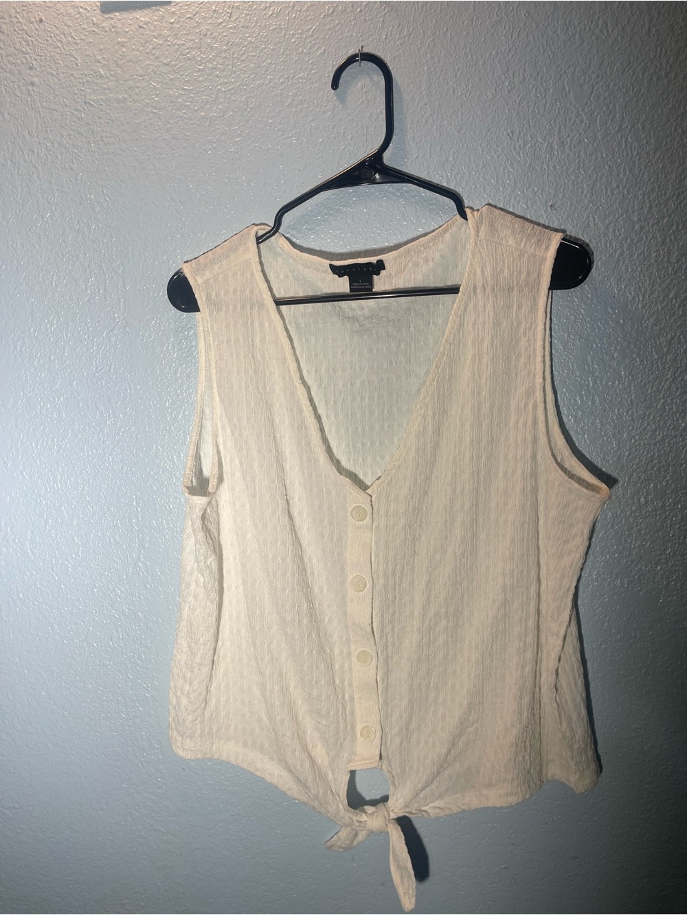 Sanctuary Cream Button-Front Tie-Hem Sleeveless Camisole
